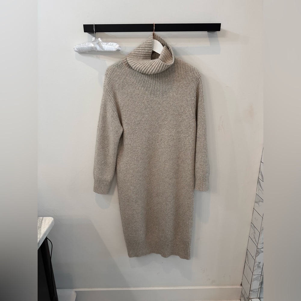 H& M sweater Dress. Worn while pregnant.